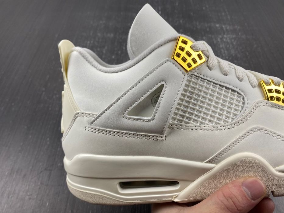 Air Jordan 4 Retro “Metallic Gold”