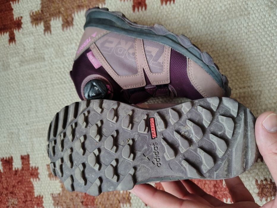 Обувки adidas (размер 30) с диск за затягане на връзките