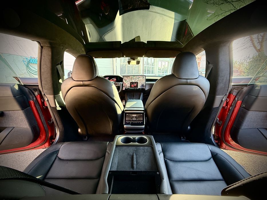 Продавам Tesla model S Plaid