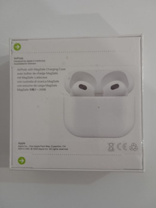 AirPods наушники