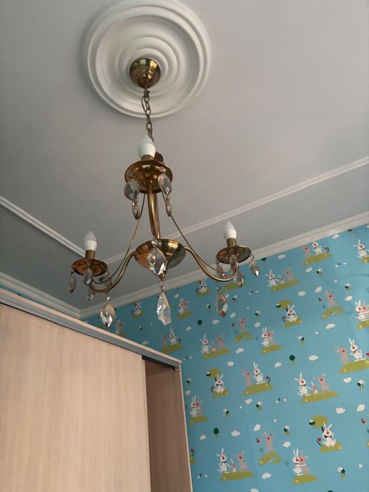 Продаеться люстра