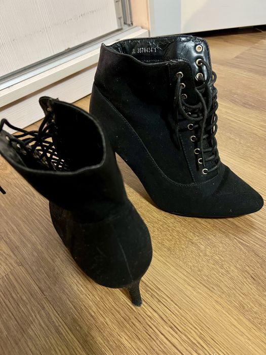 Botine cu toc și șiret – mărimea 37