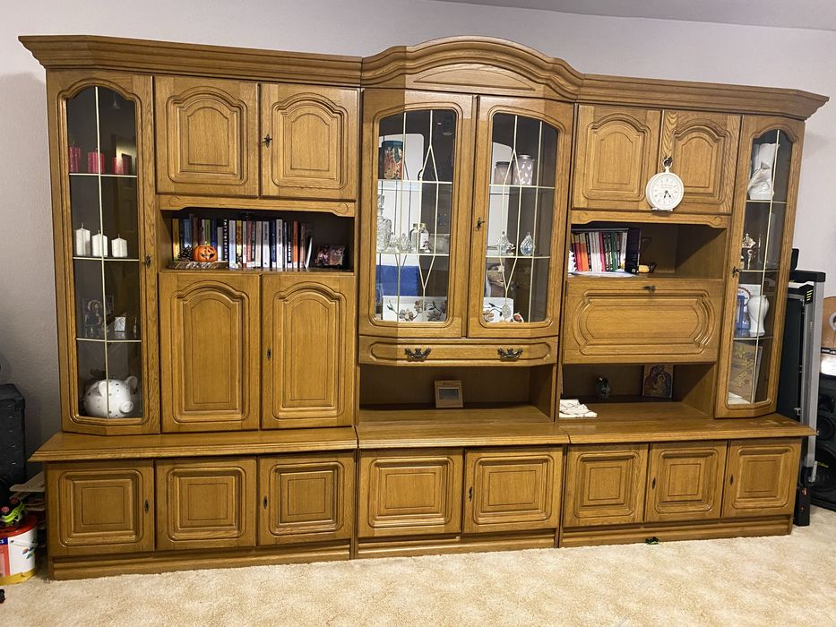 Mobilă din lemn masiv