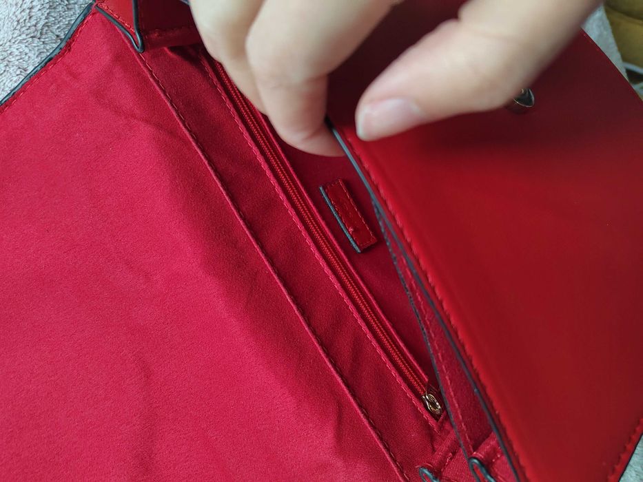 Дамска чанта през рамо в червен цвят, малка