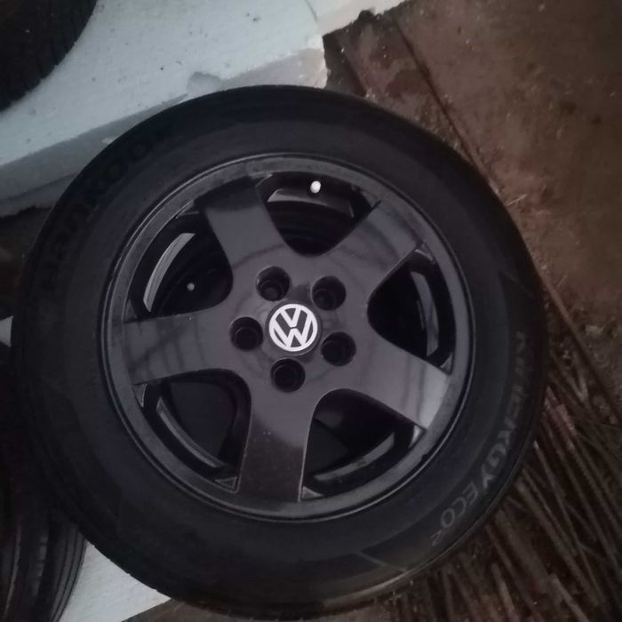 De vanzare 4 jante de aliaj originale Volkswagen cu anvelope de vara