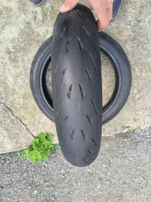 Michelin Power 5.  120/70/17.
Dot 0722. Добро състояни