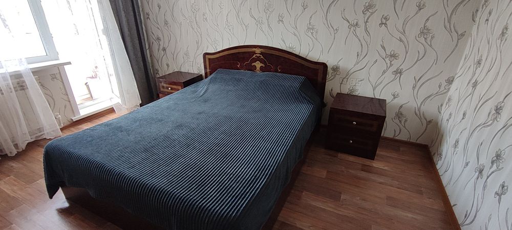 Продам кровать с тумбочками