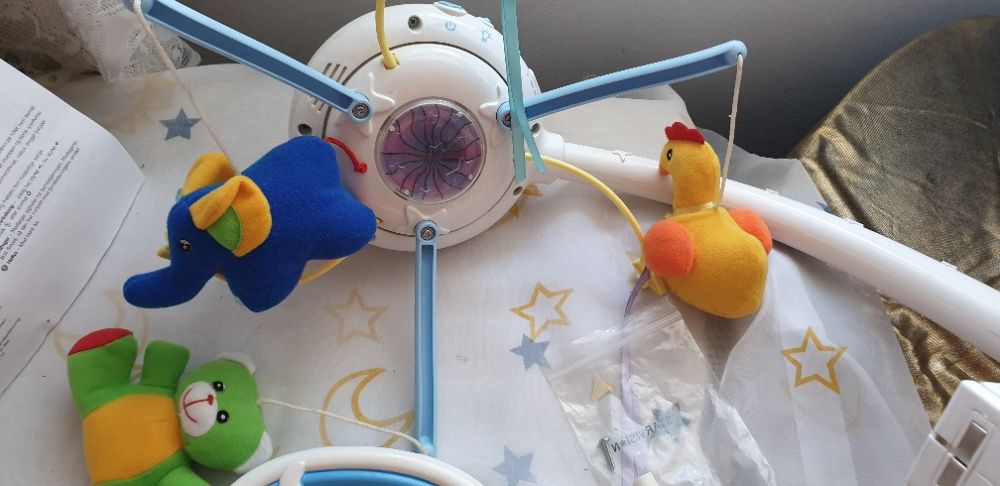 Carusel Fisher Price cu proiectie si telecomanda