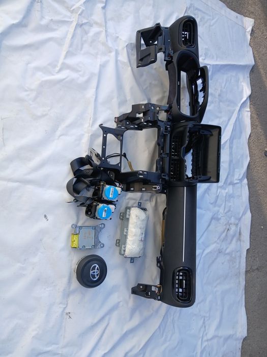Kit planșă bord Toyota Yaris Cross an 2023 airbaguri și centuri