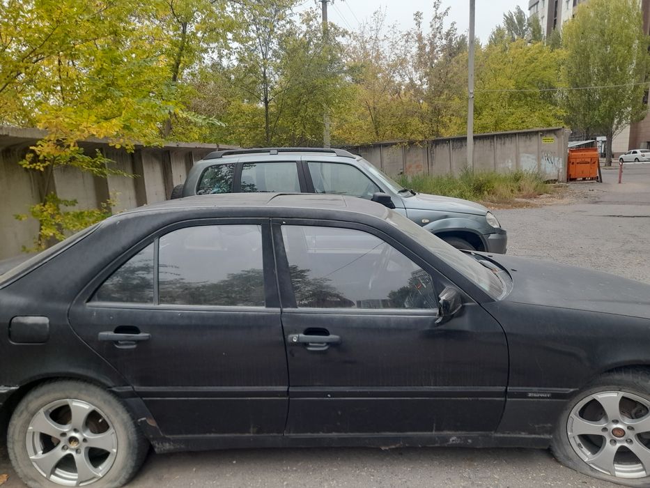 Мерседес     C180