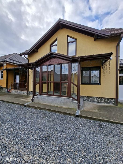 Casă modernă deosebită în Florești – 2 corpuri
