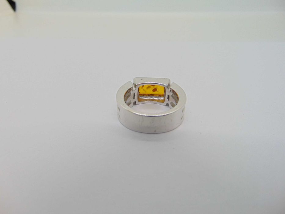 Inel din argint si chihlimbar