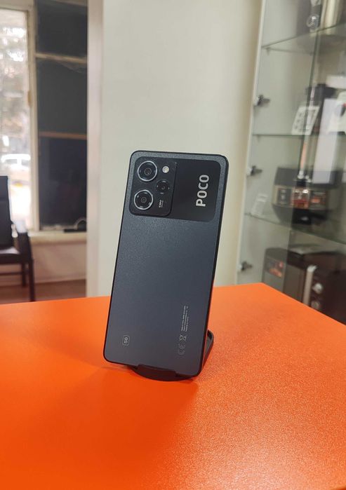Продаю телефон Poco X5 Pro 5G 8+4/256 срочно!
