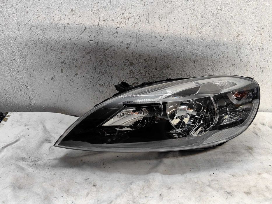 Фар Волво В40  Volvo V40
