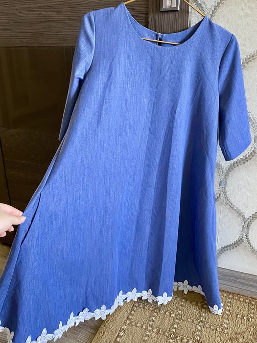 Продаю стильное платье из плотного джинсового материала.