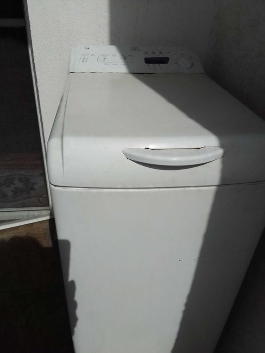 пералня Indesit с горно зареждане