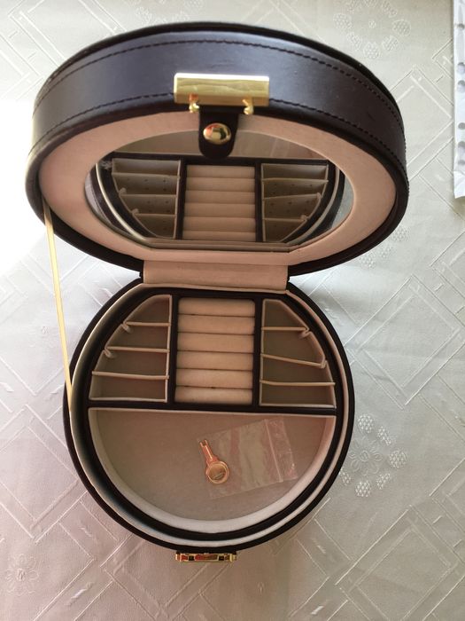 Кутия за бижута от естествена кожа