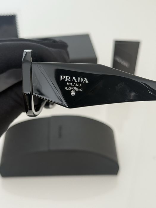 Слънчеви очила Prada