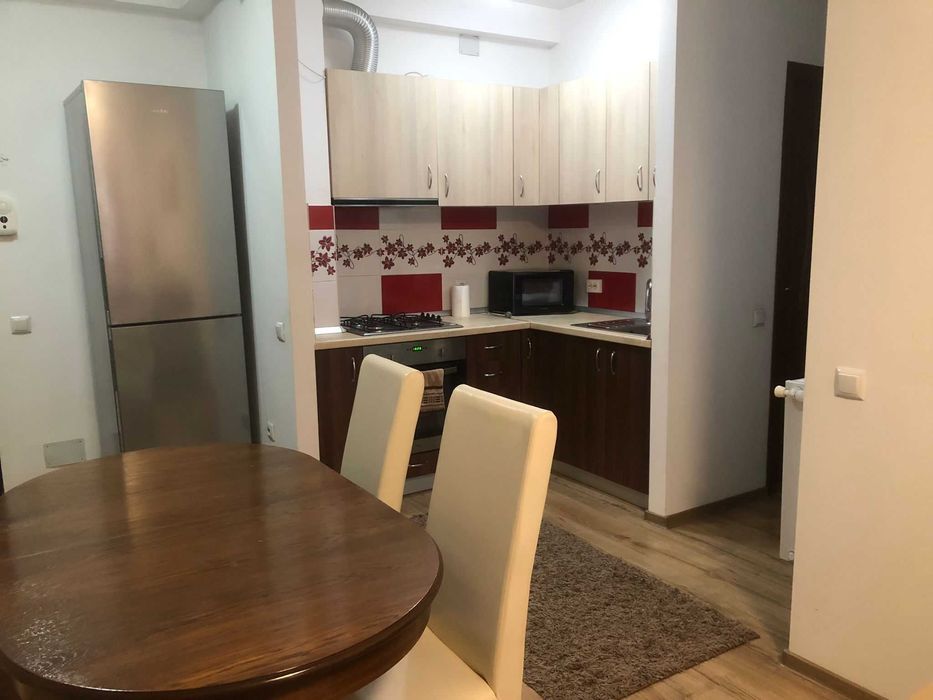 Dau in chirie apartament cu 3 camere in Iris
