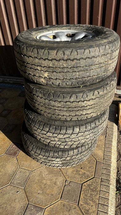 Продам диски с шинам.