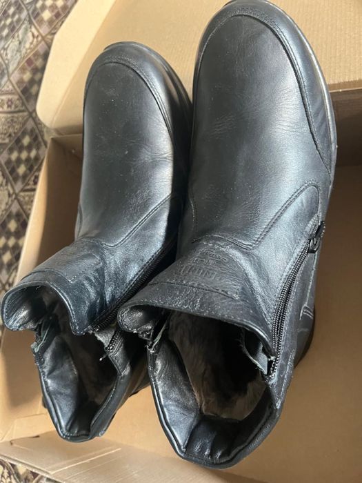 Продам зимние ботинки