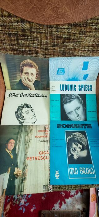 Vând colecție de discuri vinil
