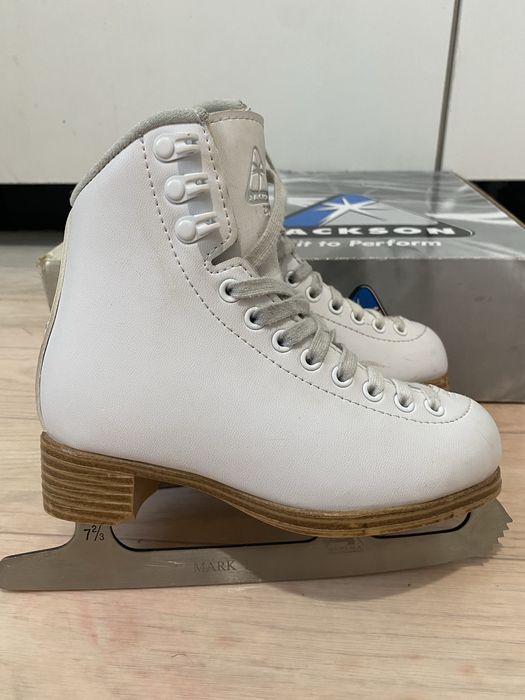 Фигурные коньки Jackson