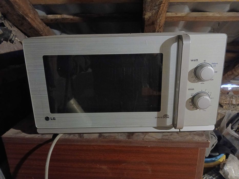 Vând cuptor cu microunde!