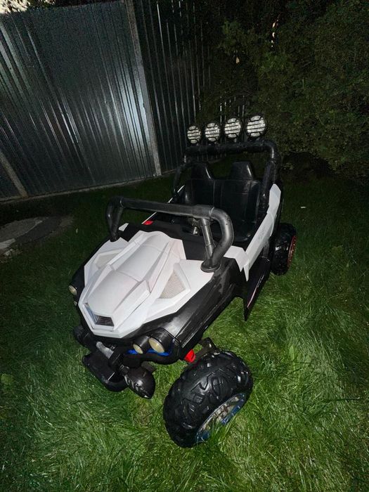 Продам машинку в хорошем состоянии.