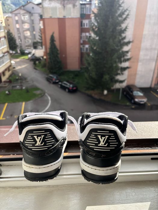 Se vinde louis vuitton trainer