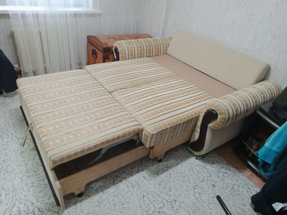 Диван 2 местный и кресло