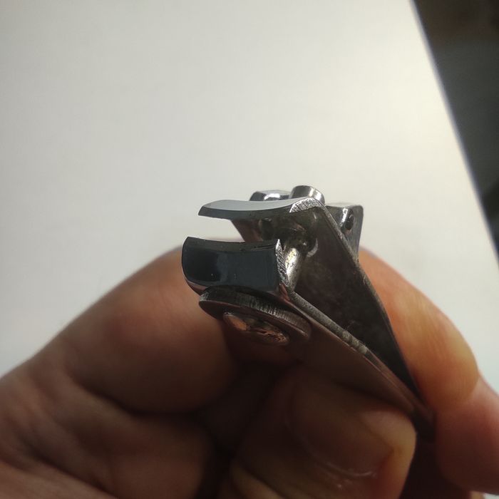 Маникюрные щипцы