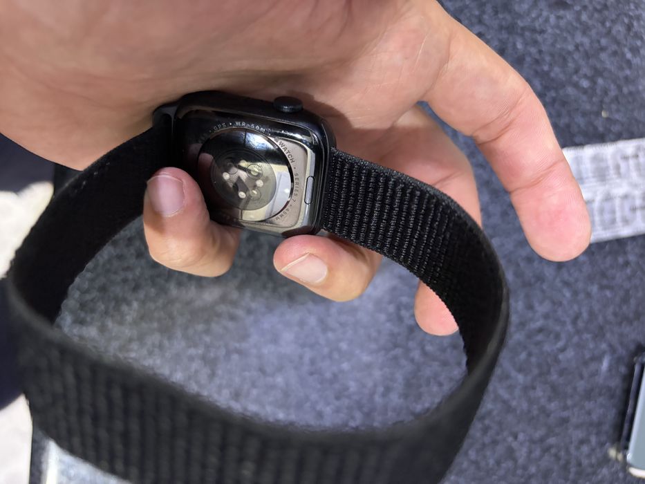 Apple watch 7.45 holati zor  ideal oqip tel qlila