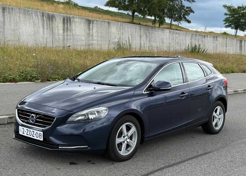 VOLVO V40 2015