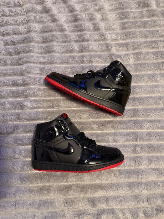 Adidași Jordan 1 high red noir