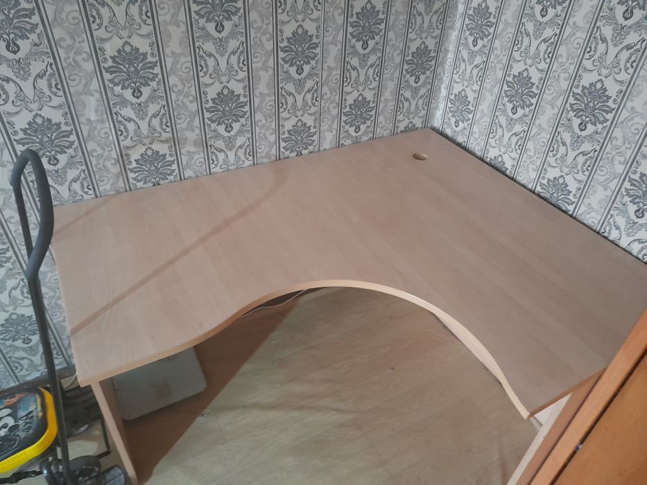 Продам стол, угловой