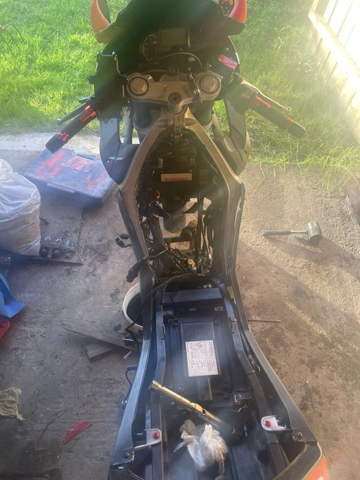 Vînd piese aprilia rs4 125 4T