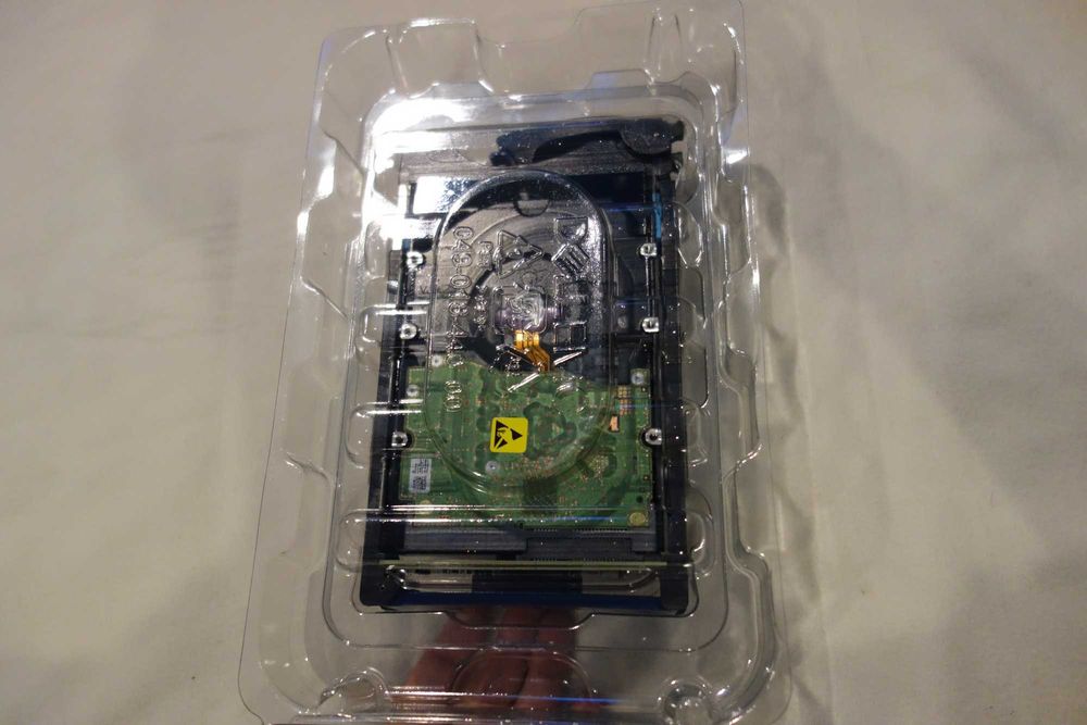 Продавам диск DELL EMC 005053105 4 TB SAS Disk 0B36105