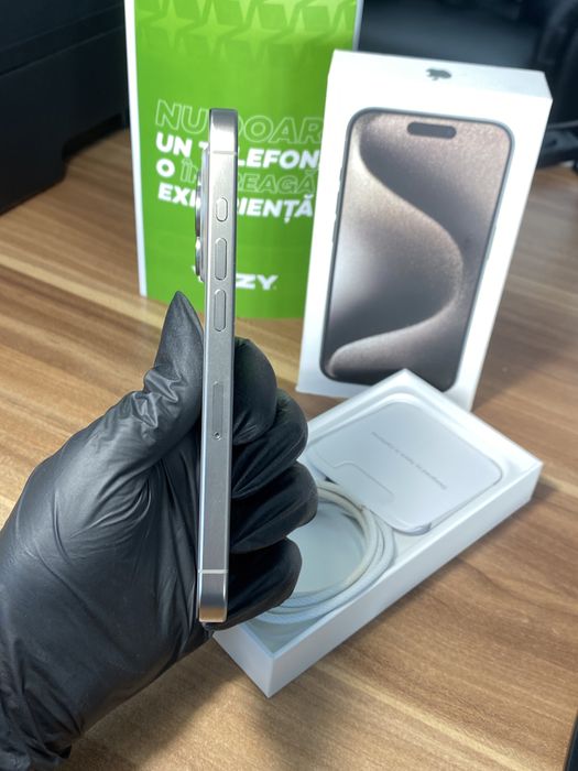 iPhone 15 Pro• 256 GB • Natural Titanium