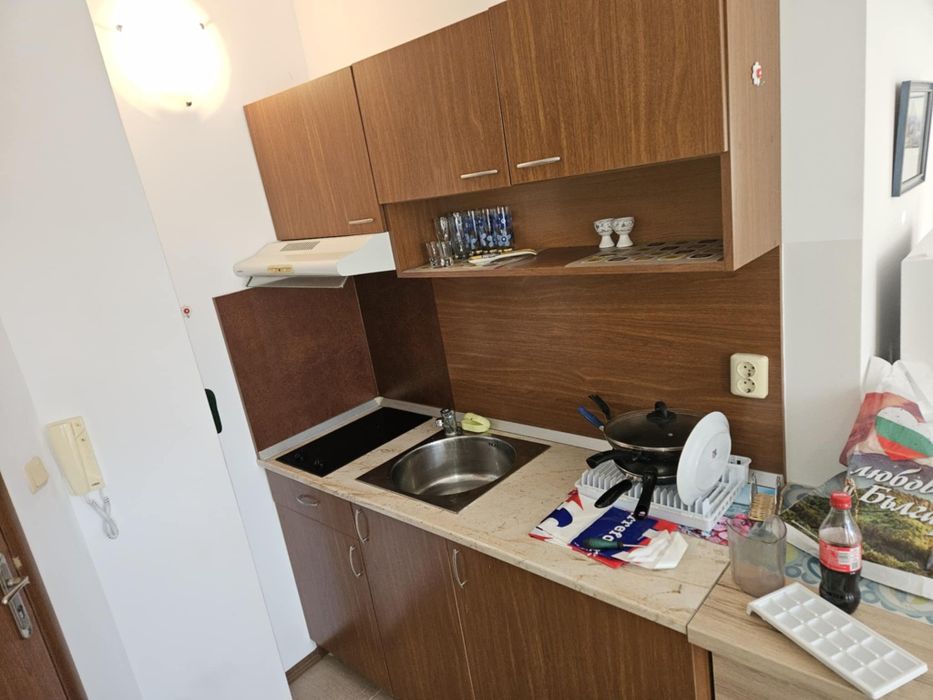 Кухня,спалня,диван