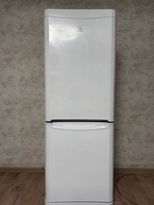 Холодильник INDESIT