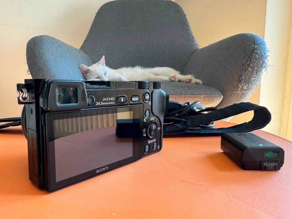 Sony a6000 + obiectiv 16-50 F3.5 URGENT!