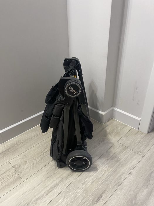 Прогулочная коляска Joie Signature