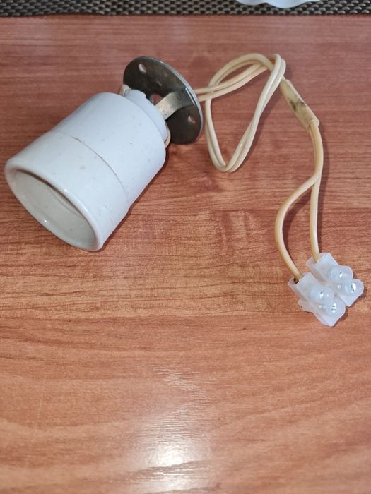 Патроны керамические, вешалки, ключи, разное