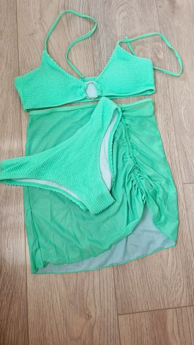 Зелен бански с пола