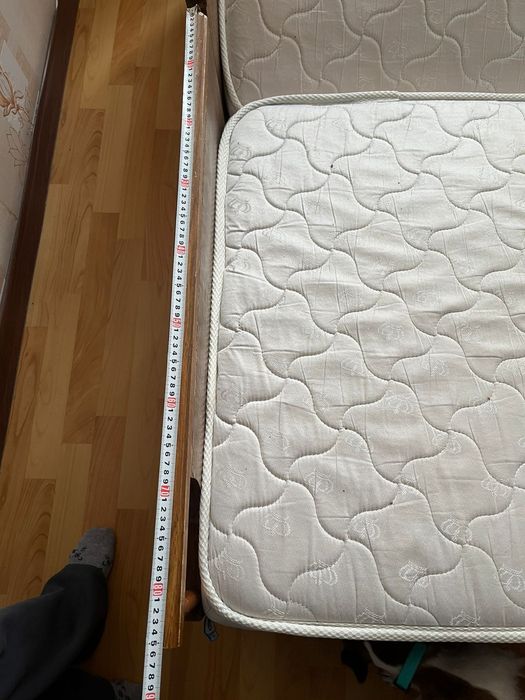 Продам б/у кровать и б/у матрас,2 шт