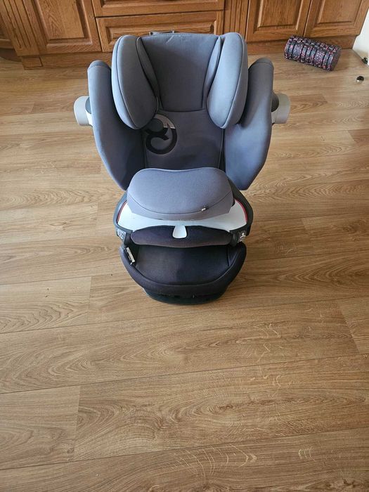 Продавам детско столче Cybex Solution M-fix