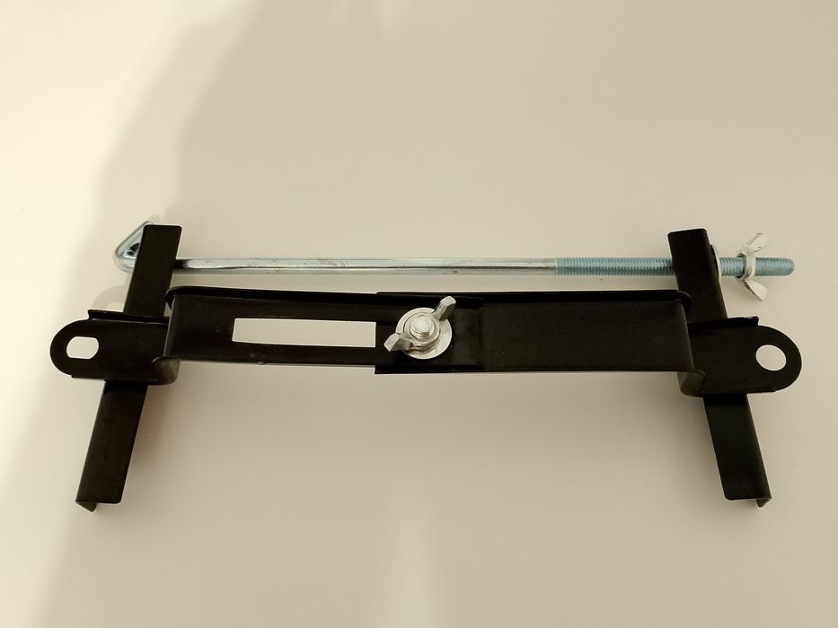 Крепление аккумулятора универсальное