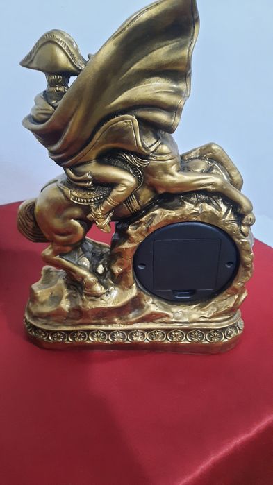 Часы настольные.