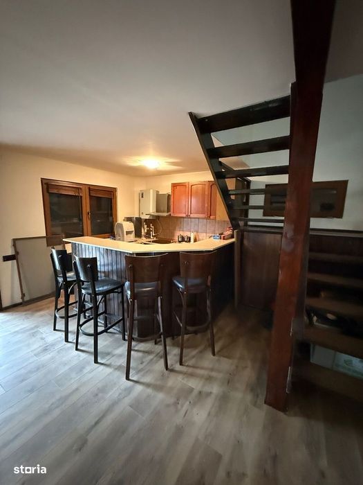 Casa de locuit sau de vacanta in Cornetu.